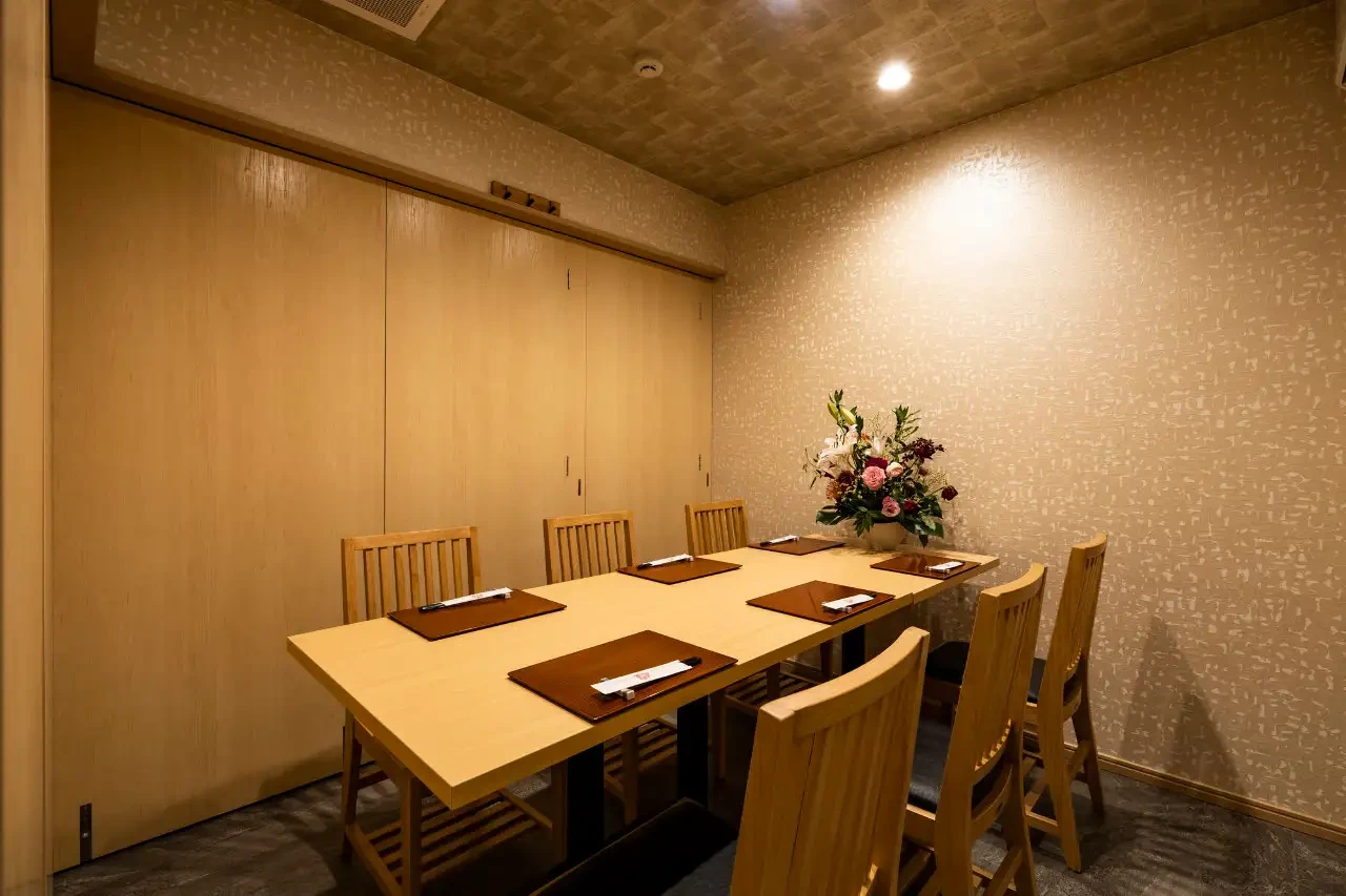 総本店 テーブル席 完全個室（壁・扉あり） 4名様～6名様