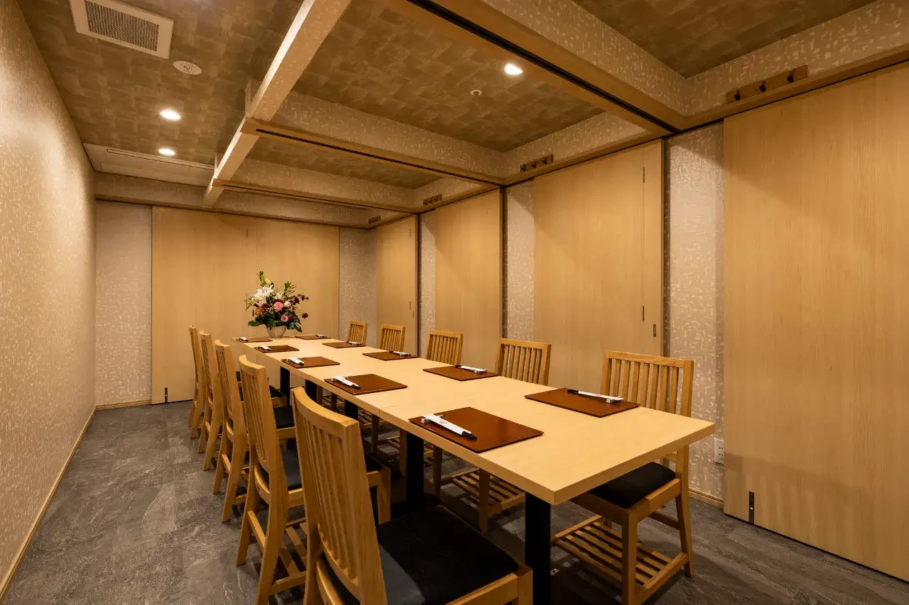 総本店 テーブル席 完全個室（壁・扉あり） 8名様まで