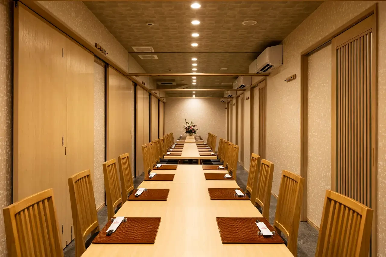 総本店 テーブル席 完全個室（壁・扉あり） 36名様まで